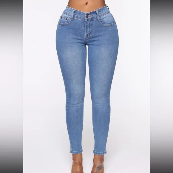 Booty Ripped Jeans - Picture 4 of 4